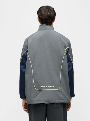 Nike Sportswear Övergångsjacka 'SHOX' i grå