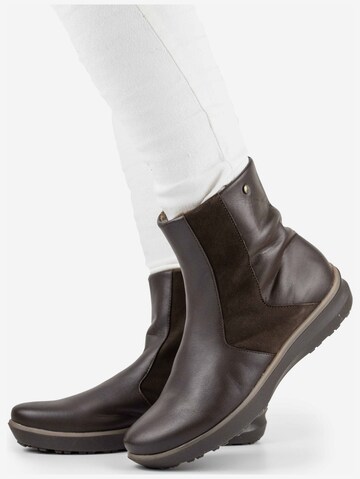 Arcopedico Ankle Boots in Brown: front