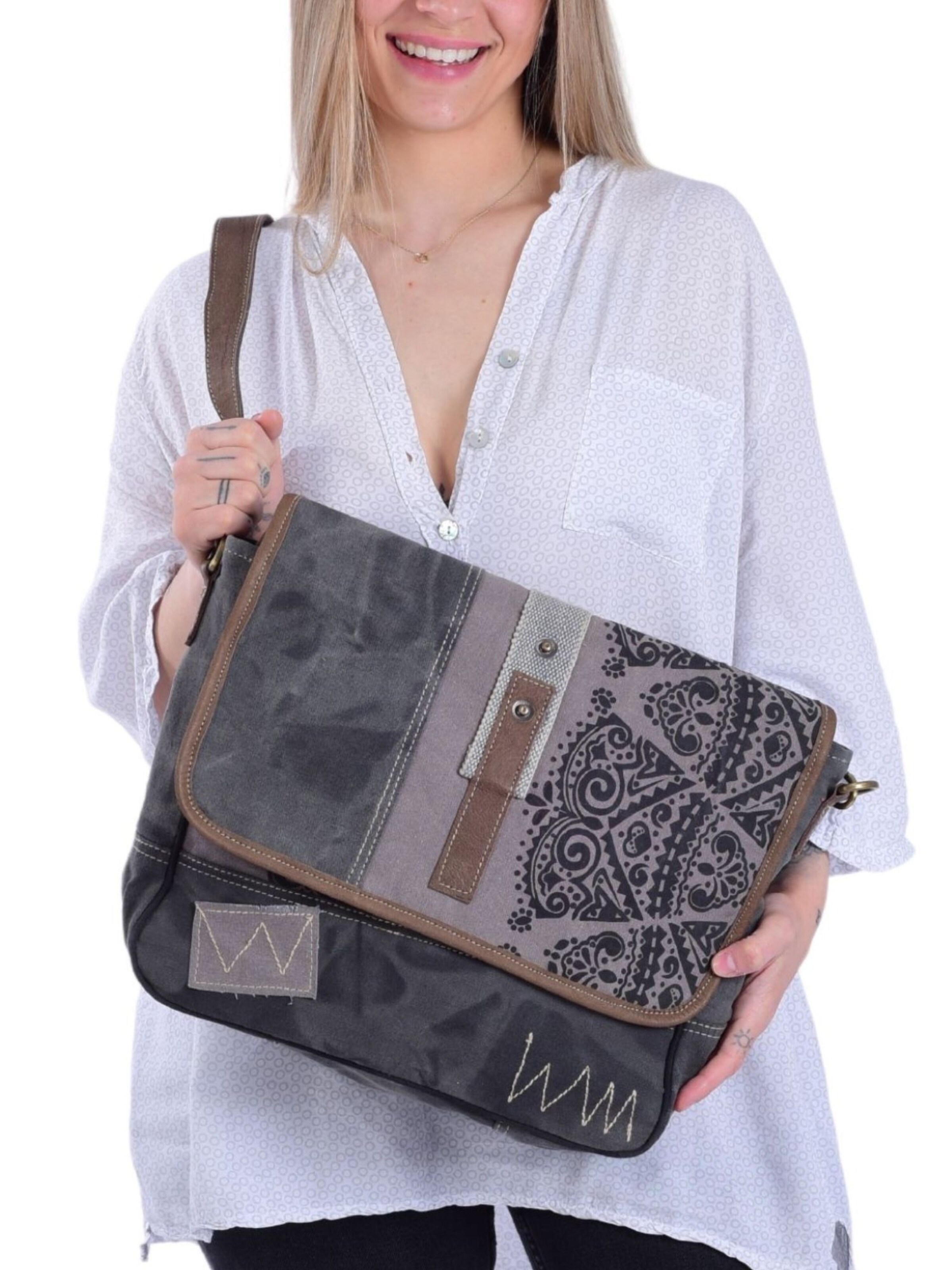 Sunsa Crossbody Bag 'Sunsa' in Grey