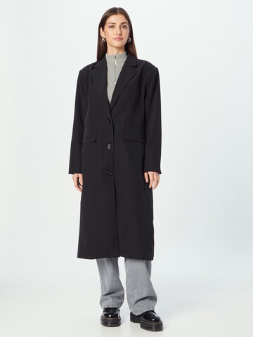 SOMETHINGNEW Between-Seasons Coat in Black: front