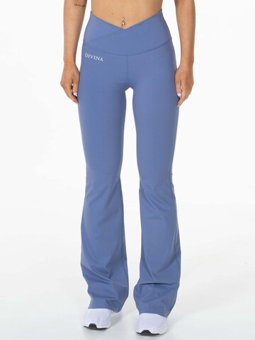 Divina Flared Sporthose in Blau: Vorderseite