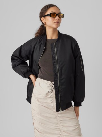 Vero Moda Tall Between-Season Jacket 'AMBER' in Black: front