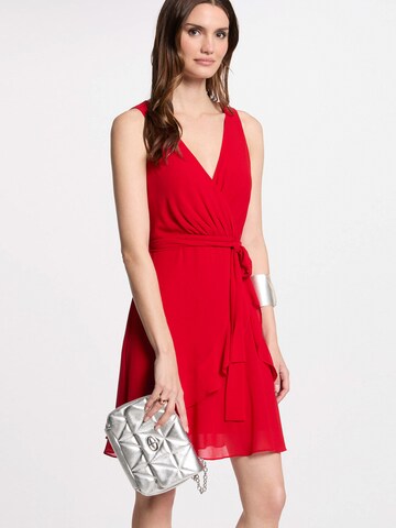 Rochie de la Morgan pe roșu: față