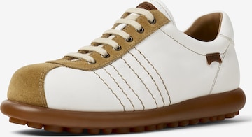 Baskets basses ' Pelotas Ariel ' CAMPER en blanc : devant