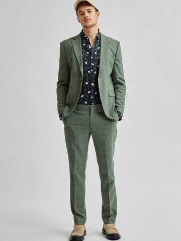 Coupe slim Pantalon à plis 'Oasis' SELECTED HOMME en vert