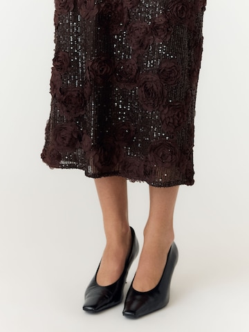 Gonna 'YASElysia' di YAS in marrone