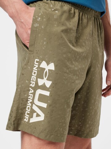 UNDER ARMOUR Regular Sportshorts in Grün