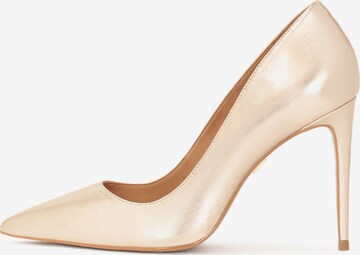 Kazar Pumps in Gold: front