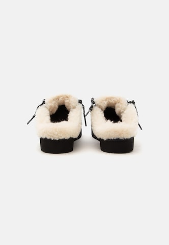 UGG Pantolette 'Lowmel' in Schwarz