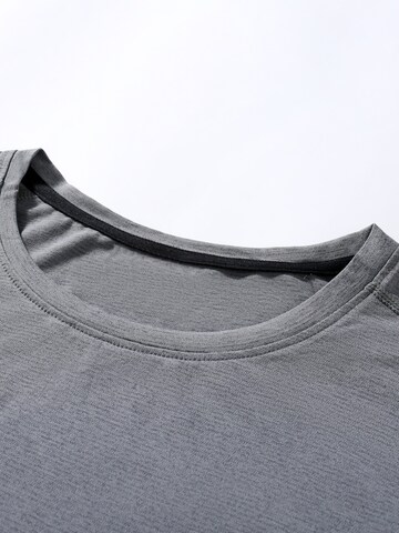 YOUTHUP Performance Shirt 'Feuchttrans' in Grey