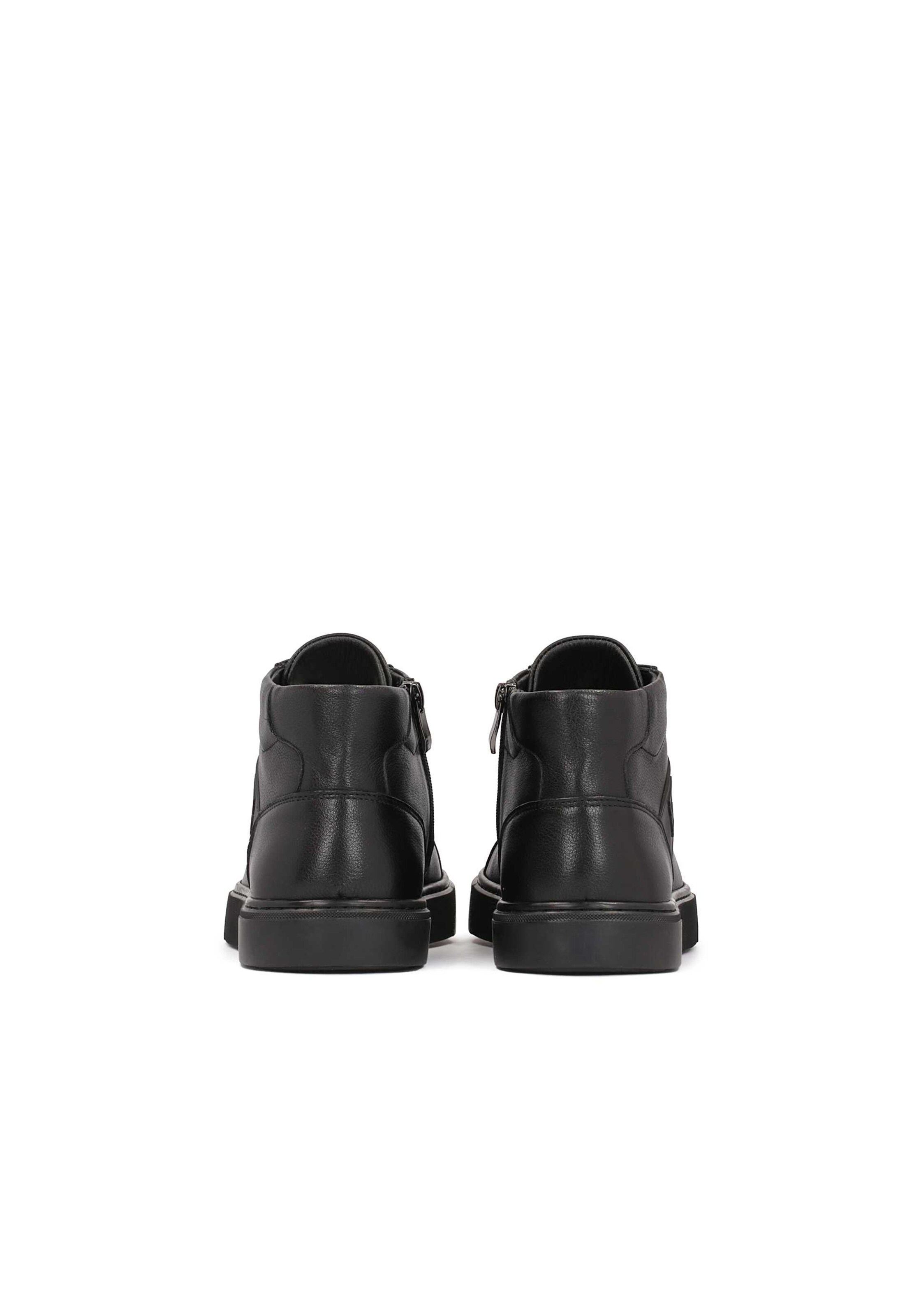 Sneaker alta di Kazar in nero