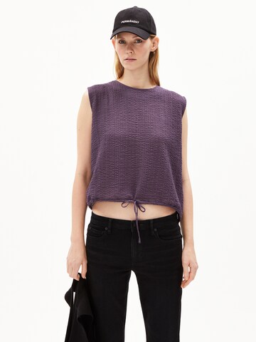 Chemisier ' NERAA CRINKLE ' ARMEDANGELS en bleu : devant