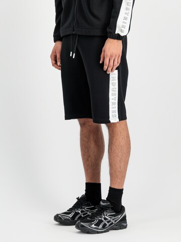 ALPHA INDUSTRIES Regular Sportbyxa i svart: framsida