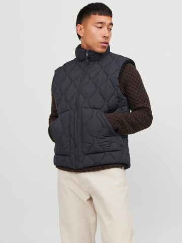 JACK & JONES Vest in Black: front