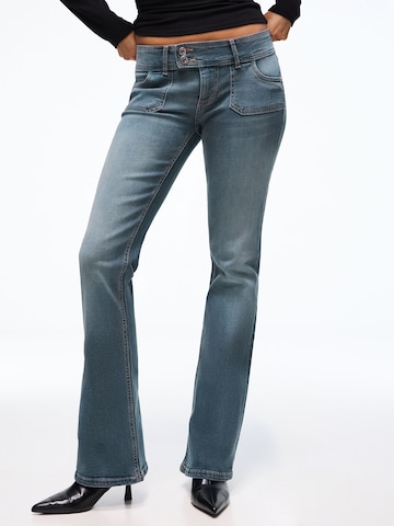 Bershka Дънки Bootcut Дънки в синьо: отпред