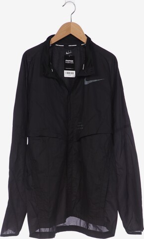 NIKE Jacke L in Schwarz: predná strana