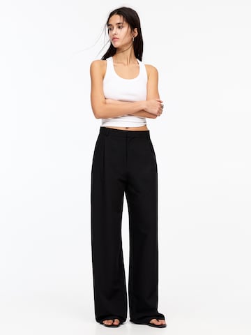 Wide leg Pantaloni con pieghe di Pull&Bear in nero