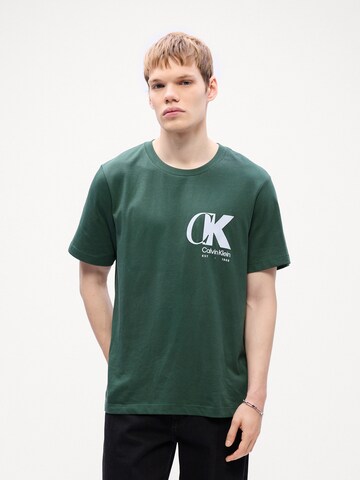 Calvin Klein T-shirt '20S' i grön