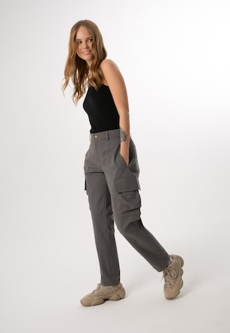 ET Nos Tapered Cargo Pants in Grey