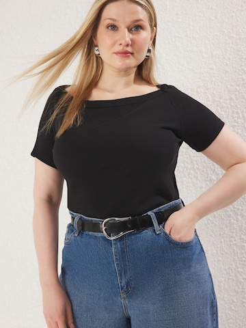 Trendyol Curve Футболка в Черный: спереди