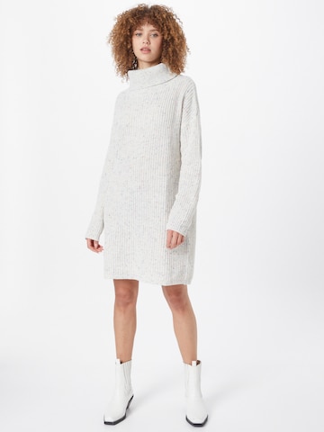 In The Style Knitted dress 'Jossa' in White: front