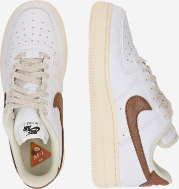 Nike Sportswear Rövid szárú sportcipők 'AIR FORCE 1 07 LX' - fehér