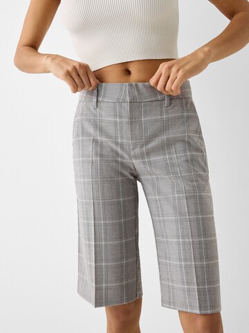 Regular Pantalon à plis Bershka en gris