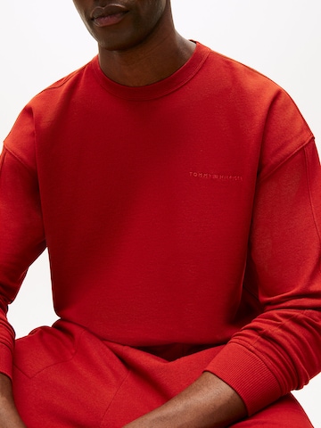 Sweat-shirt 'Essential' TOMMY HILFIGER en rouge