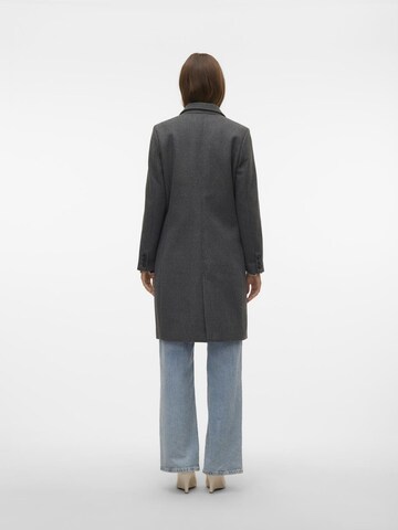 VERO MODA Tussenmantel 'VMFortuneSara' in Grijs