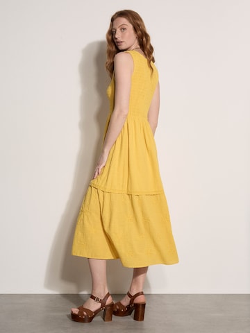 Robe ' ' Apricot en jaune