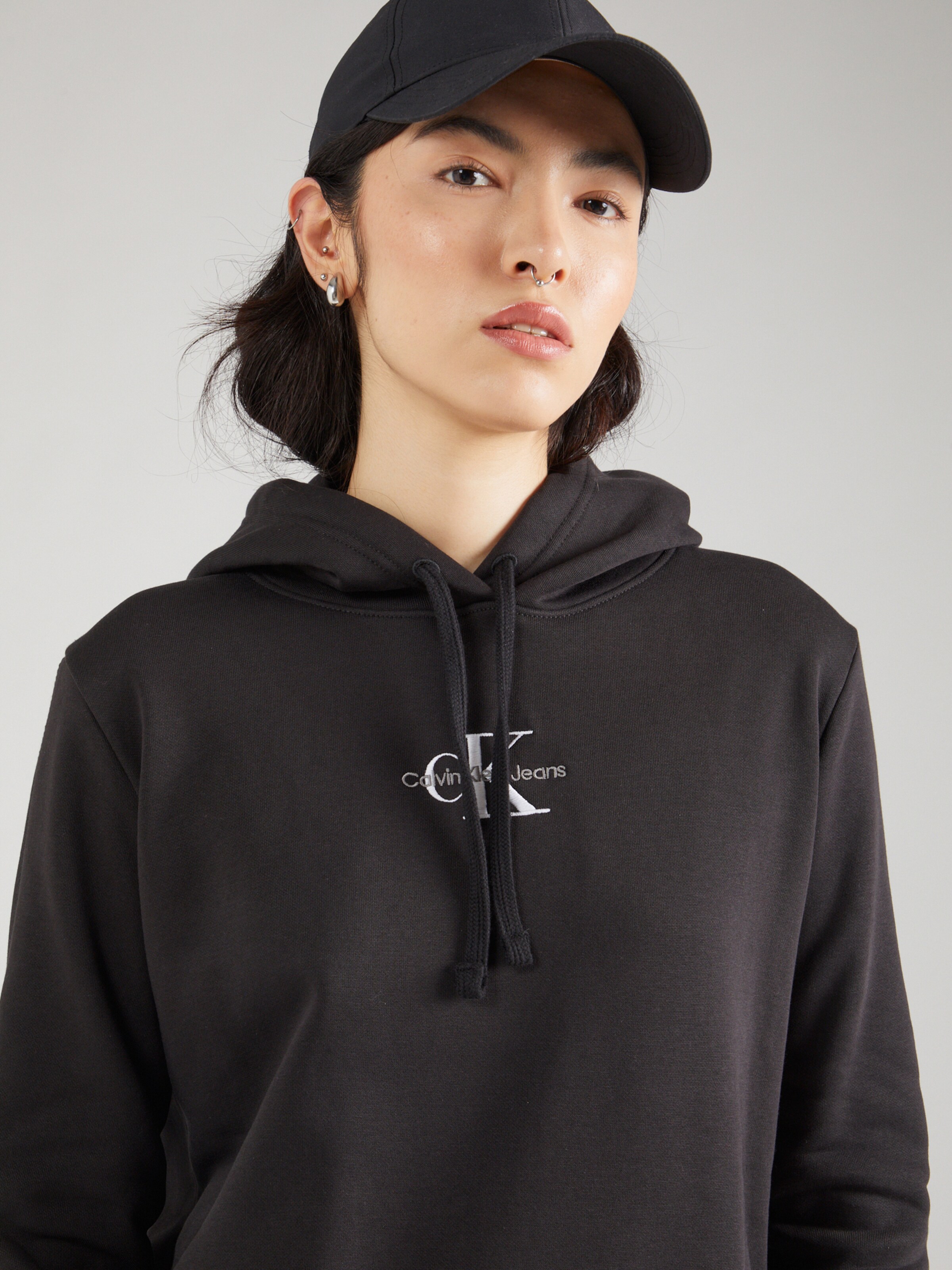 Calvin Klein Jeans regular Sudadera en Negro ABOUT YOU