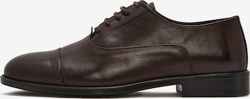 Scarpa stringata di Derimod in marrone: frontale