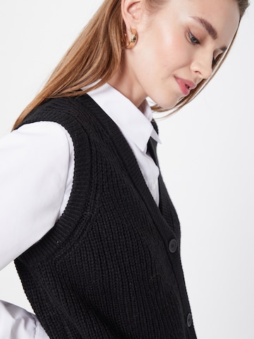NEW LOOK Pletená vesta – černá