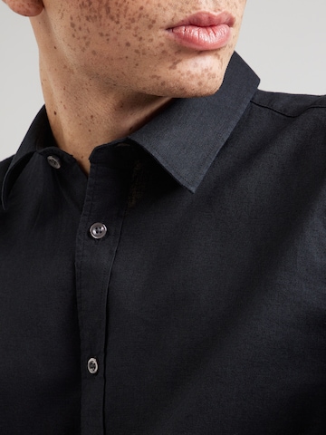 GAP Regular Fit Paita värissä musta