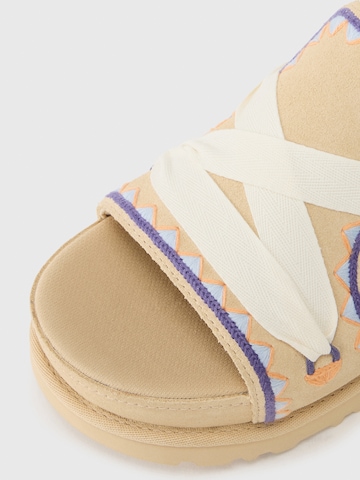 Sandales 'Goldenstar Artistitch' UGG en beige