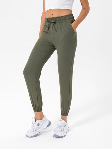 Dandalo Tapered Trousers in Green