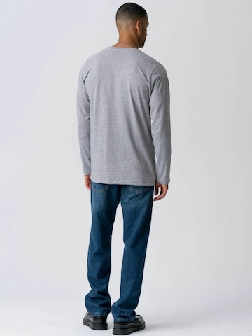 Coupe regular Chemise ' Basic Long ' TEESHOPPEN en gris
