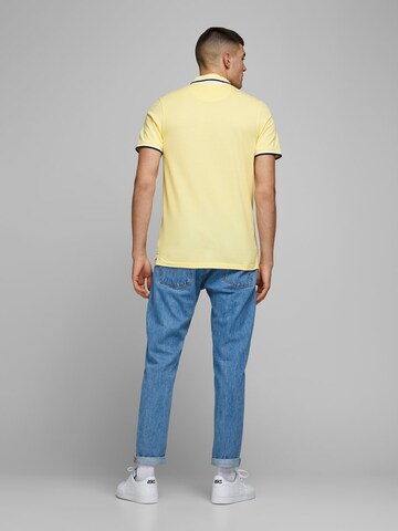 Tricou 'JJEPaulos' de la JACK & JONES pe galben