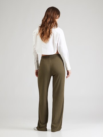 Largi Pantaloni 'Layla' de la ABOUT YOU pe verde