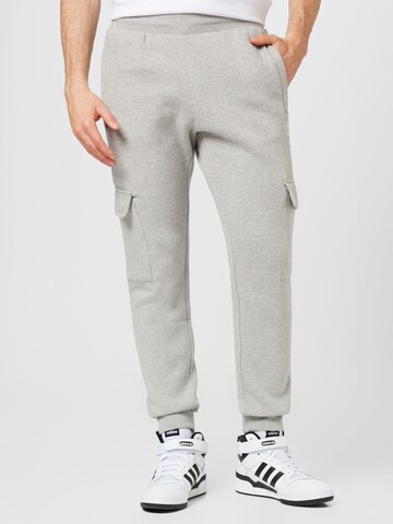 Tapered Pantaloni cargo 'Trefoil Essentials ' di ADIDAS ORIGINALS in grigio: frontale