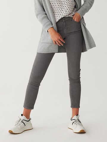 Skinny Pantaloni de la MORE & MORE pe gri: față
