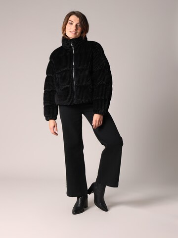 Veste d’hiver 'Noelia' Deeluxe en noir