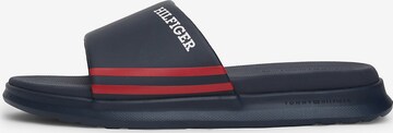 Claquettes / Tongs TOMMY HILFIGER en bleu : devant