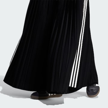 ADIDAS ORIGINALS - Pierna ancha Pantalón en negro