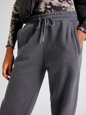 Effilé Pantalon 'ESSENTIAL SUNDAY' Abercrombie & Fitch en gris