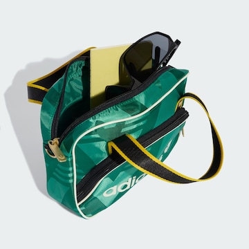 ADIDAS ORIGINALS Handtasche 'Airliner' in Grün
