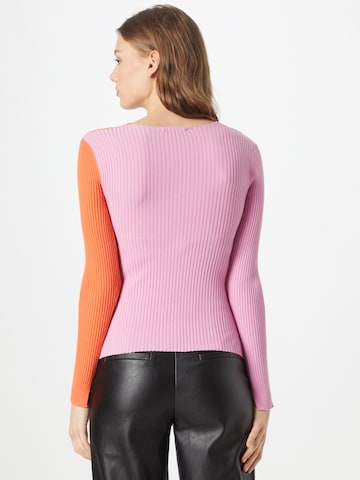 Neo Noir Sweater in Pink