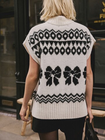 Pulover de la Next pe alb