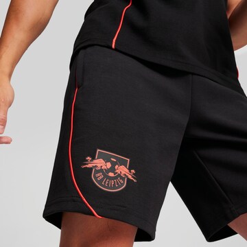 PUMA Loosefit Fußballshorts 'RB Leipzig' in Schwarz