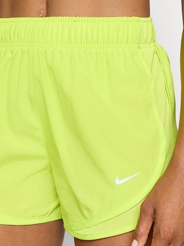 NIKE Regular Спортен панталон 'Tempo' в зелено